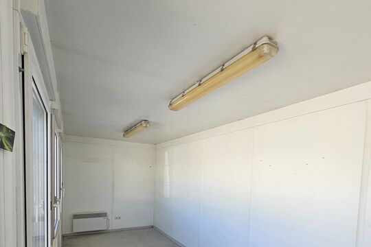 Innenansicht Bürocontainer.jpg